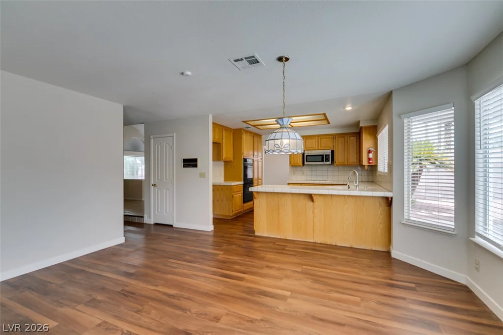 7360 Abbeyville, Las Vegas, NV 89123