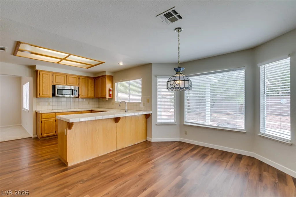 7360 Abbeyville, Las Vegas, NV 89123