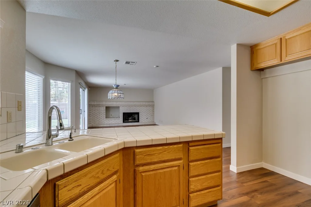 7360 Abbeyville, Las Vegas, NV 89123