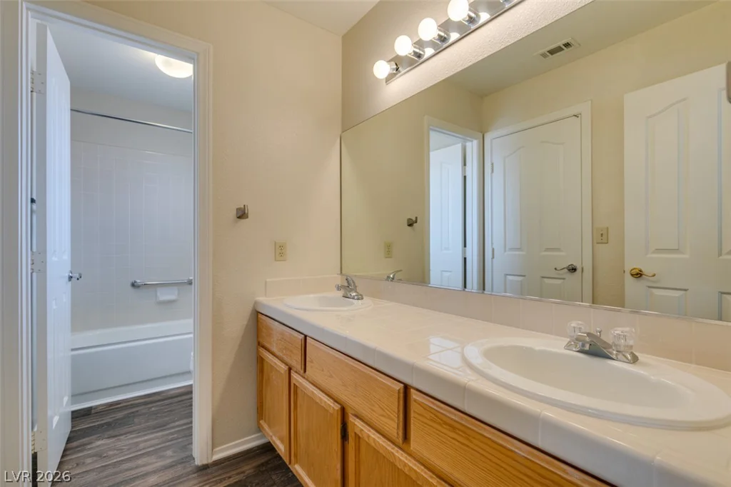 7360 Abbeyville, Las Vegas, NV 89123