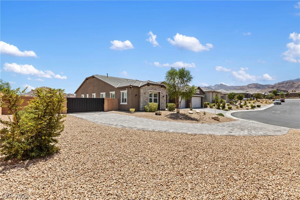 9915 Justin Earl, Las Vegas, NV 89149
