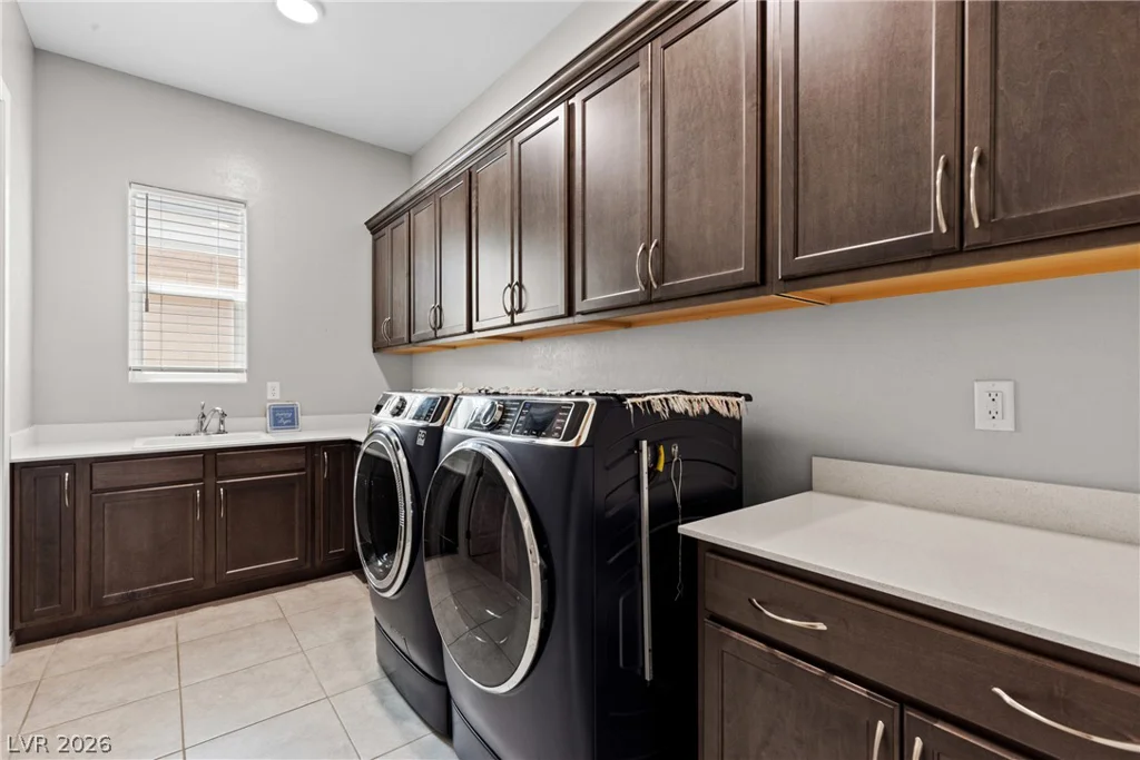 9915 Justin Earl, Las Vegas, NV 89149