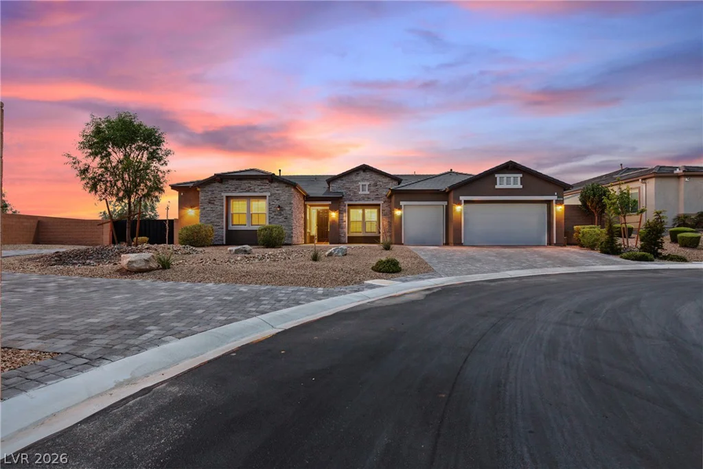 9915 Justin Earl, Las Vegas, NV 89149
