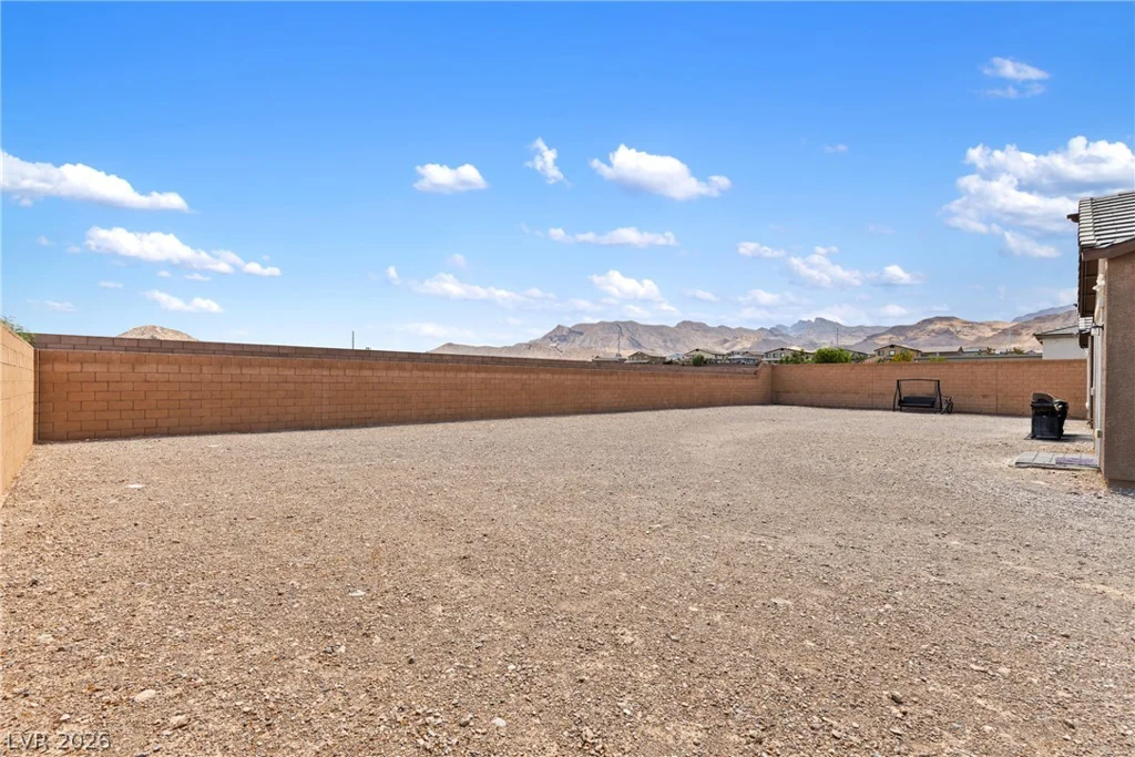 9915 Justin Earl, Las Vegas, NV 89149