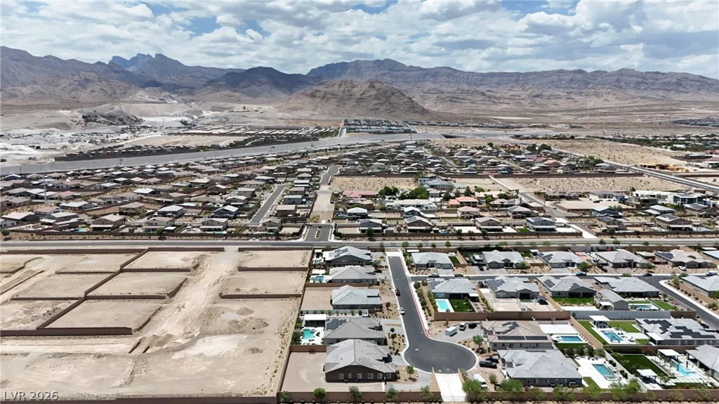 9915 Justin Earl, Las Vegas, NV 89149