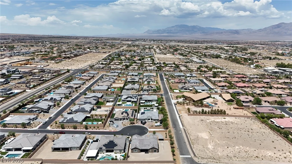 9915 Justin Earl, Las Vegas, NV 89149