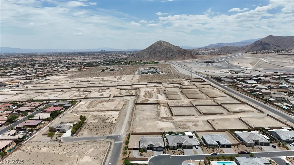9915 Justin Earl, Las Vegas, NV 89149