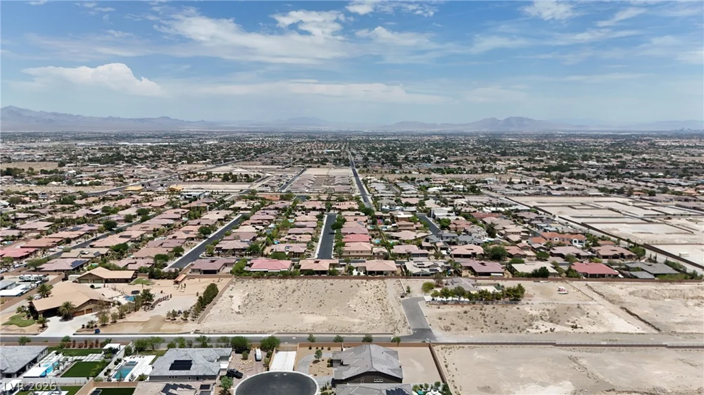 9915 Justin Earl, Las Vegas, NV 89149