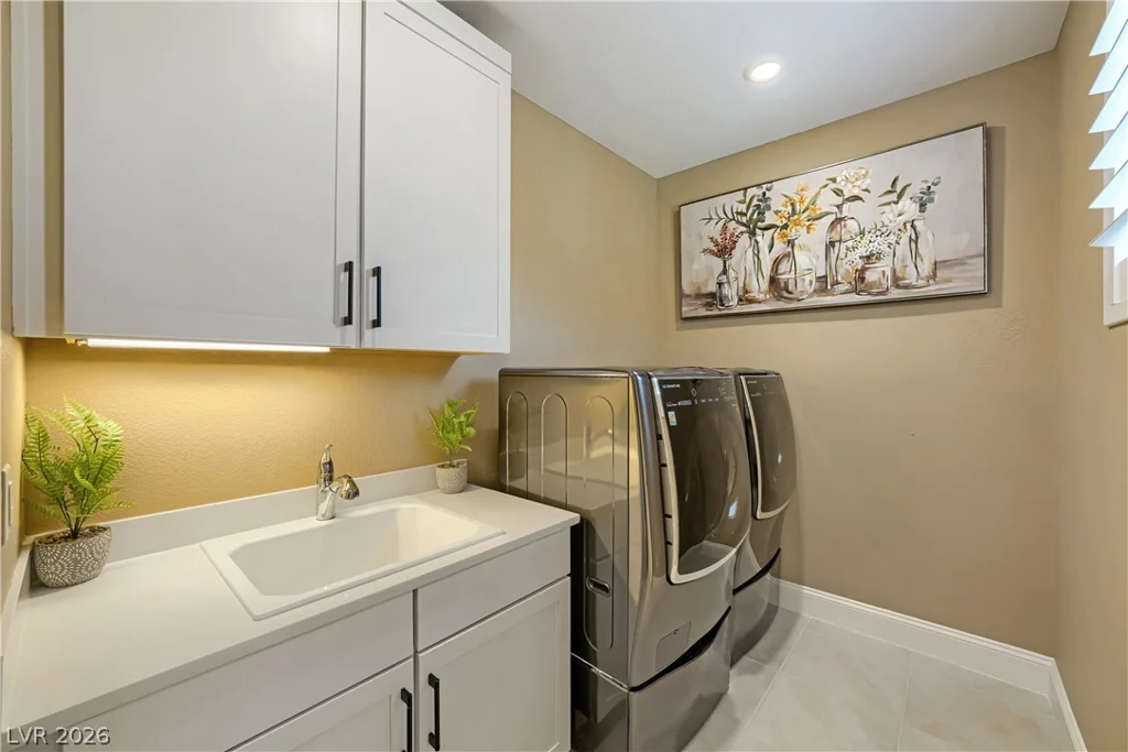 12439 Iron Bluff, Las Vegas, NV 89138
