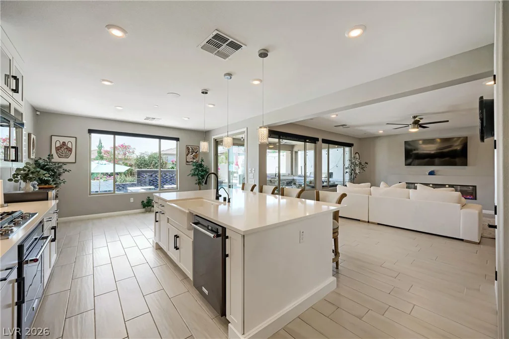 12439 Iron Bluff, Las Vegas, NV 89138