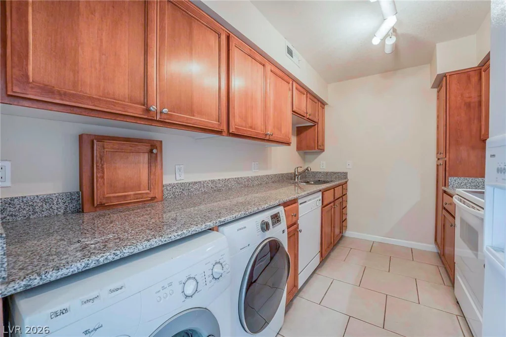 2831 GEARY, Las Vegas, NV 89109