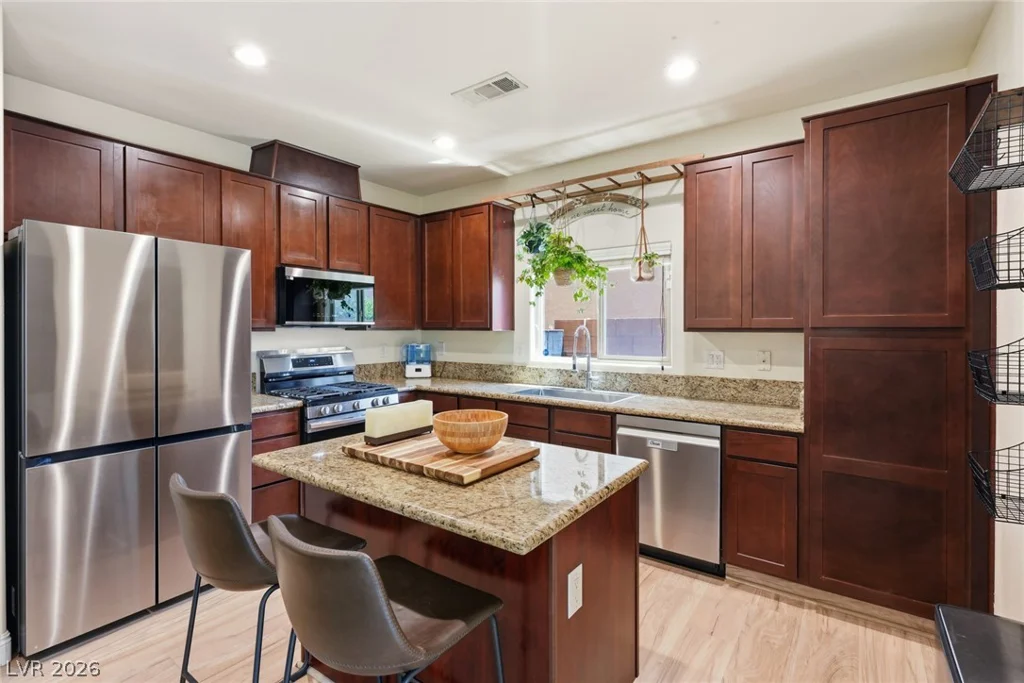 10637 Axis Mountain, Las Vegas, NV 89166