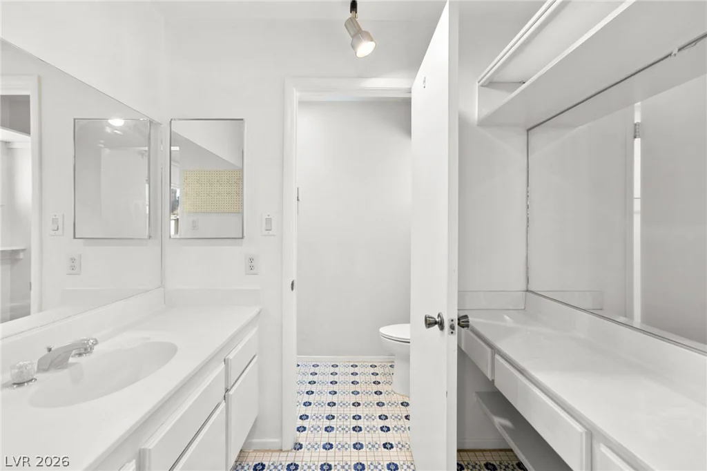 2529 Lakeside, Las Vegas, NV 89108