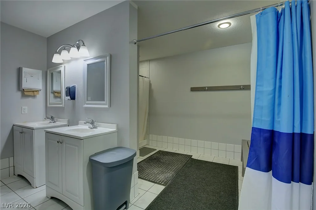4583 Royal Club, Las Vegas, NV 89103