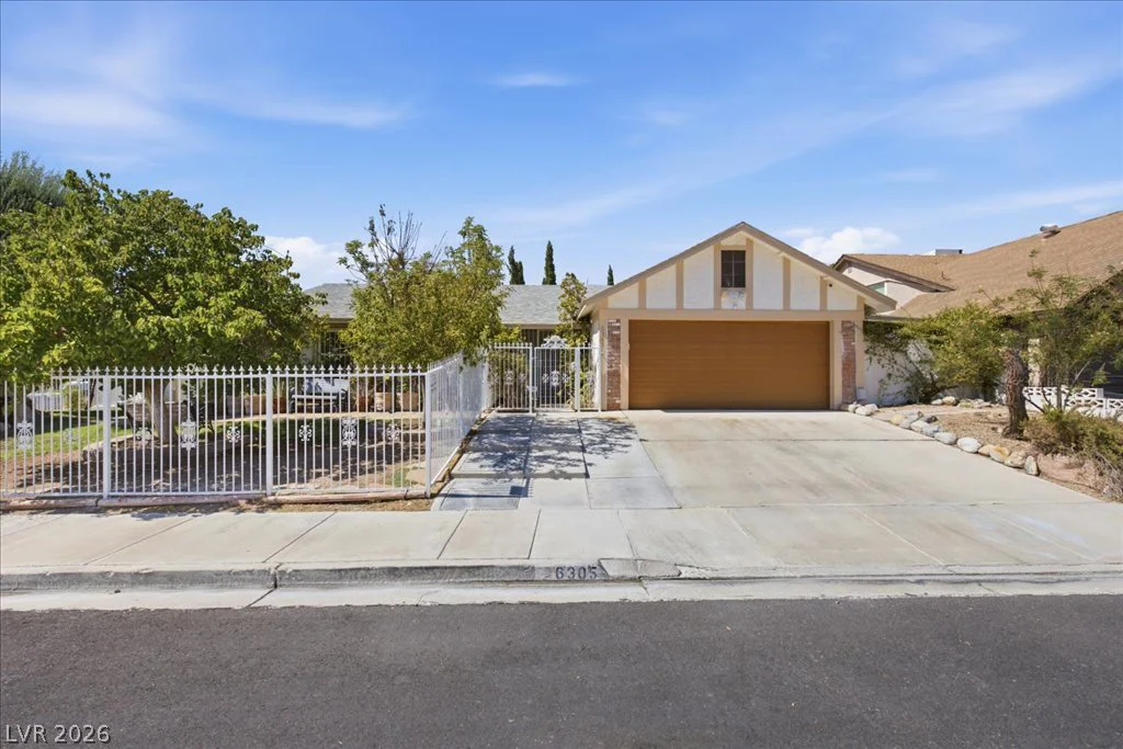 6305 Arcadia, Las Vegas, NV 89118