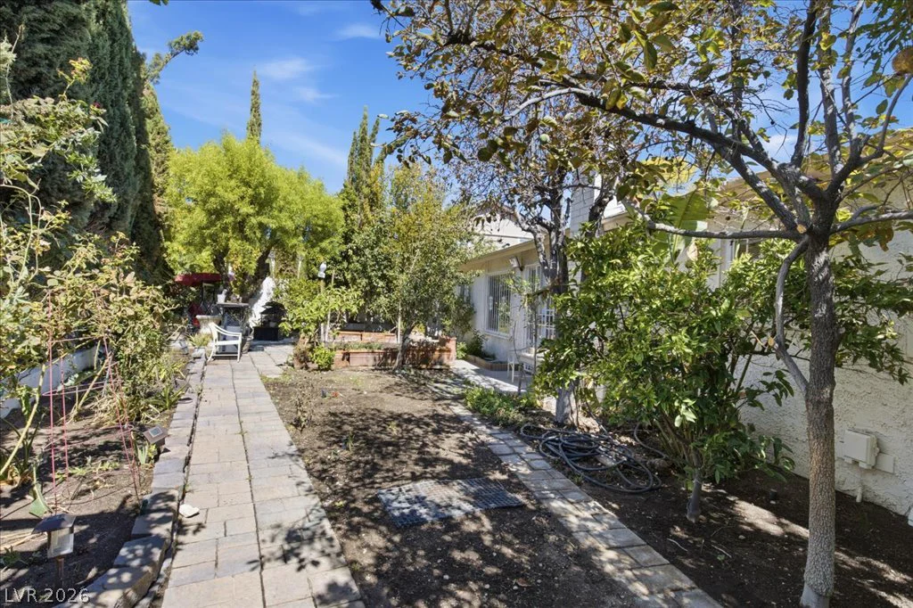 6305 Arcadia, Las Vegas, NV 89118