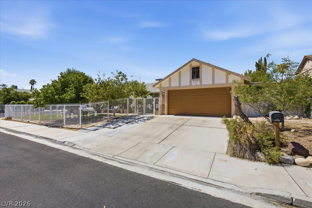 6305 Arcadia, Las Vegas, NV 89118