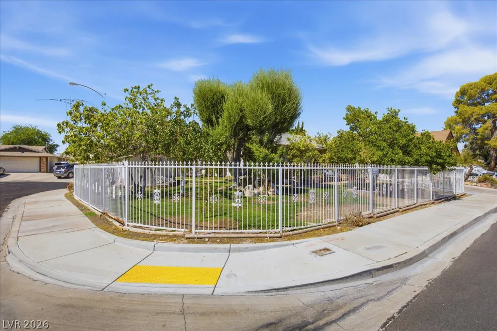 6305 Arcadia, Las Vegas, NV 89118