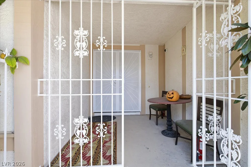 6305 Arcadia, Las Vegas, NV 89118