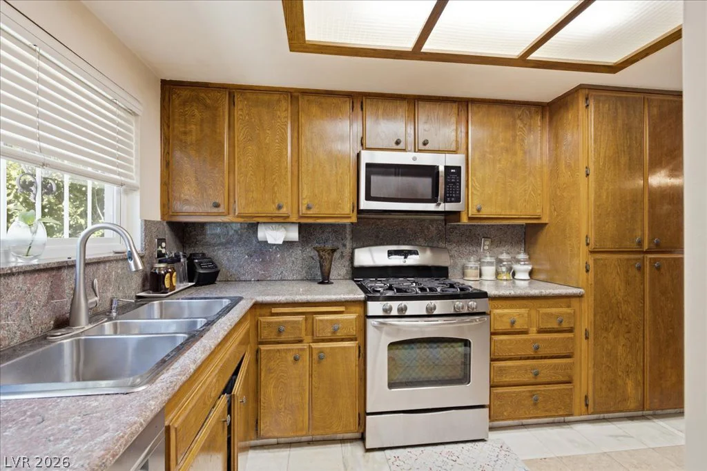 6305 Arcadia, Las Vegas, NV 89118