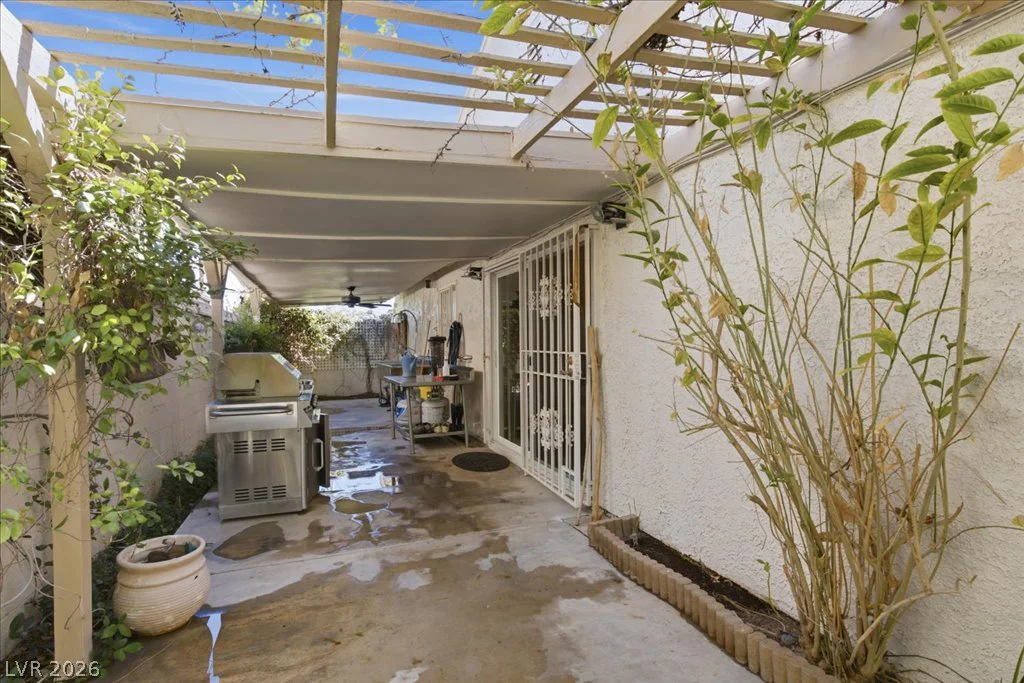 6305 Arcadia, Las Vegas, NV 89118