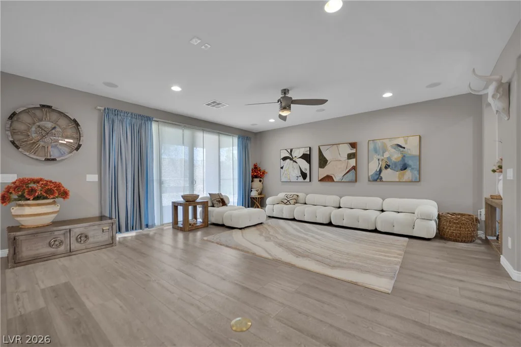 8767 Pinley Spring, Las Vegas, NV 89113