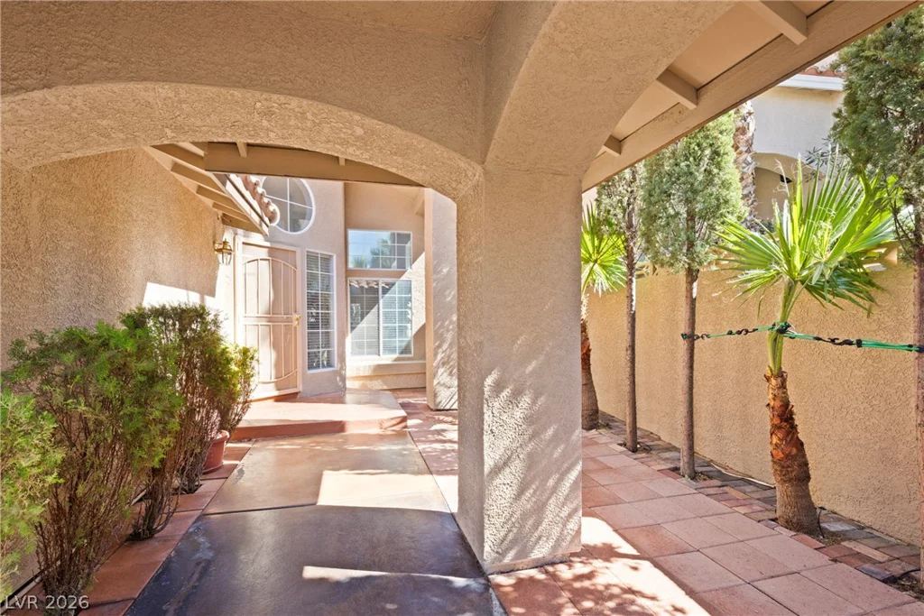 2000 Summit Pointe, Las Vegas, NV 89117
