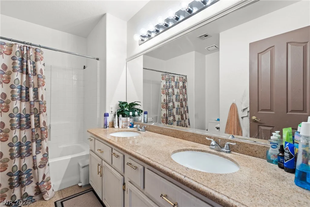 2000 Summit Pointe, Las Vegas, NV 89117