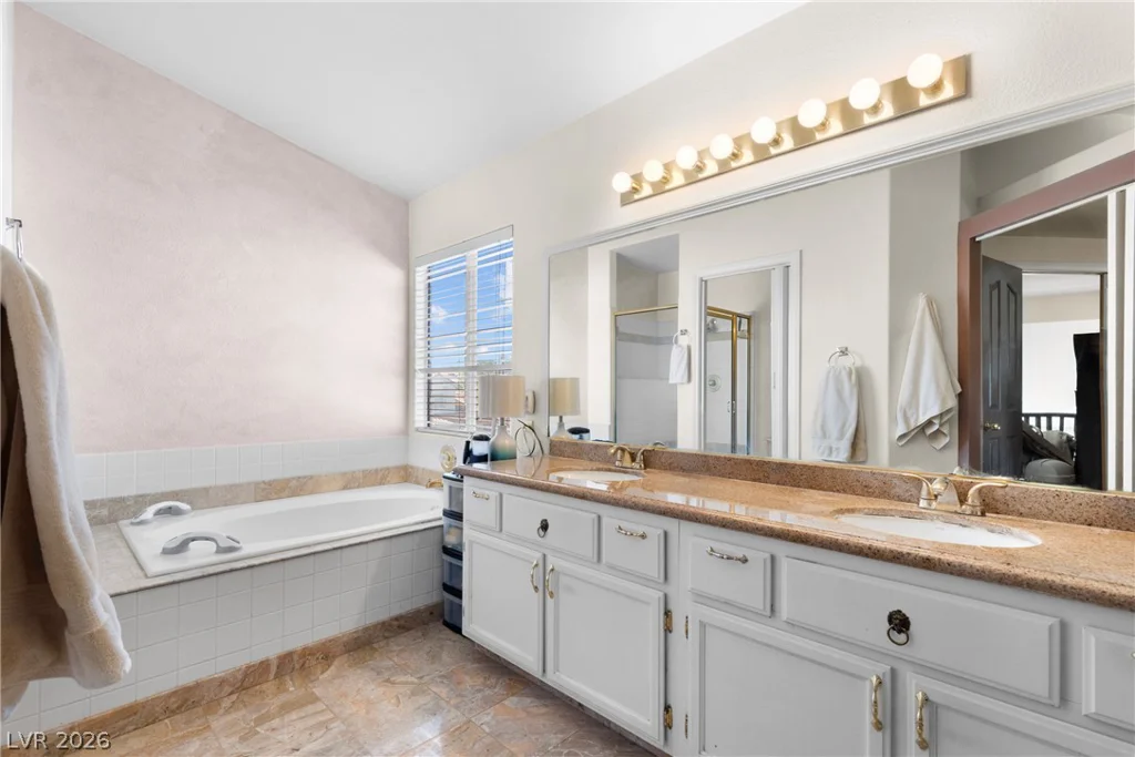 2000 Summit Pointe, Las Vegas, NV 89117