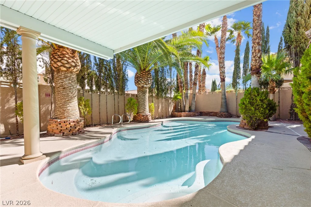 2000 Summit Pointe, Las Vegas, NV 89117