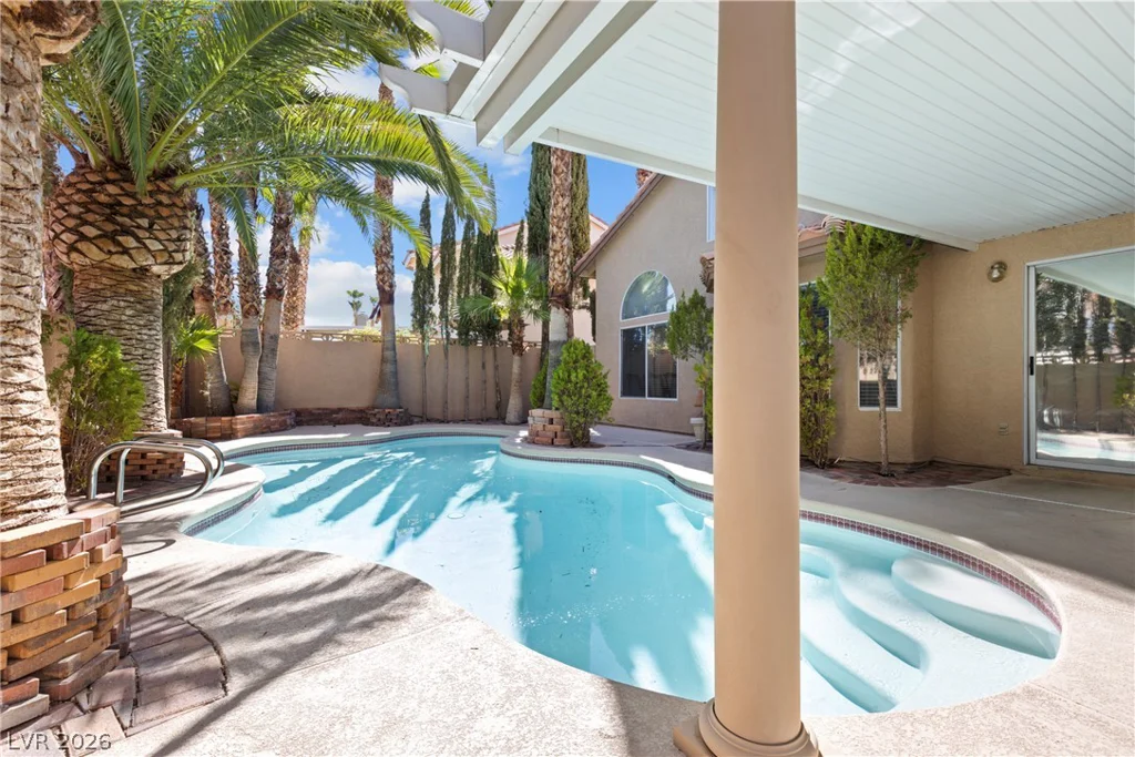 2000 Summit Pointe, Las Vegas, NV 89117