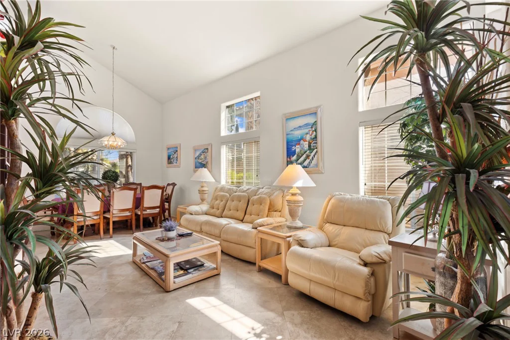 2000 Summit Pointe, Las Vegas, NV 89117