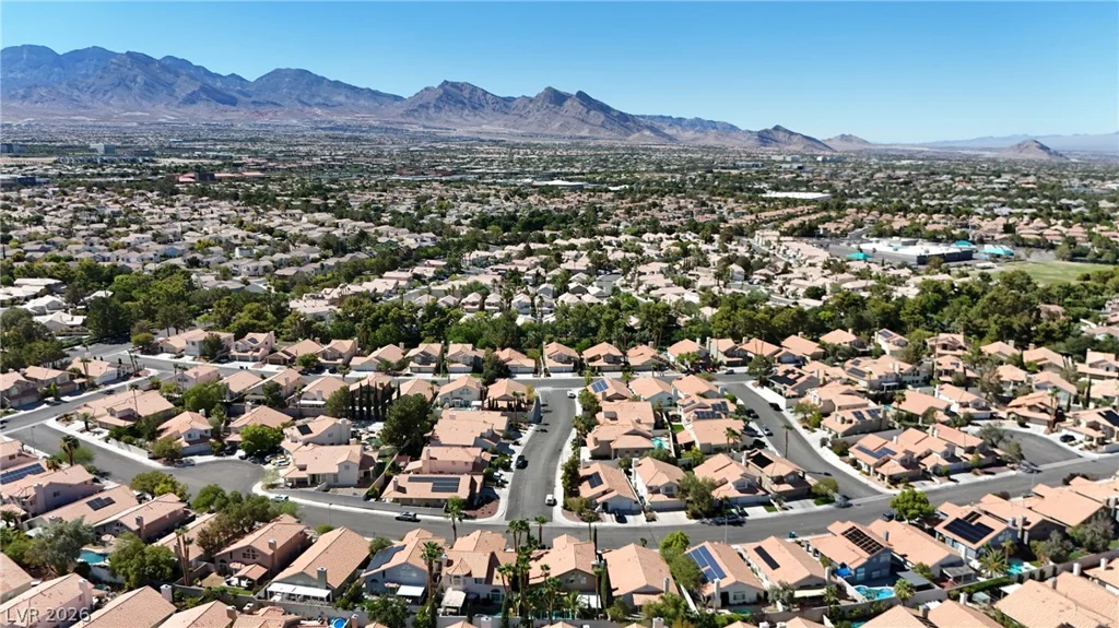 2000 Summit Pointe, Las Vegas, NV 89117