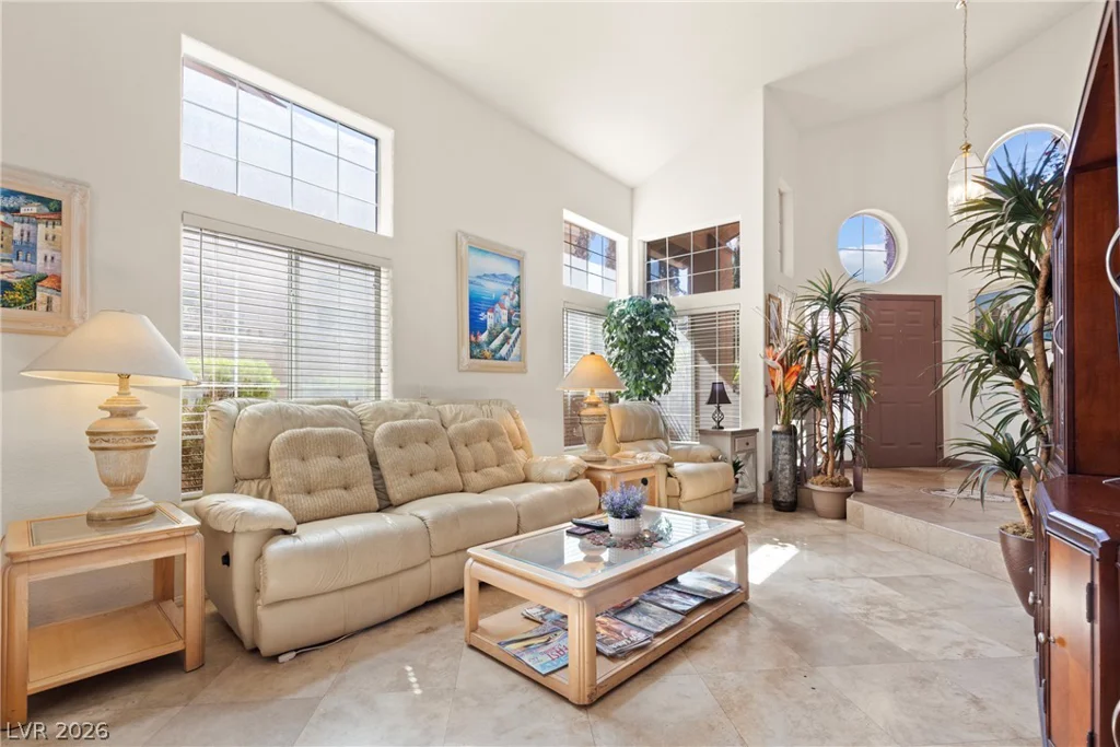 2000 Summit Pointe, Las Vegas, NV 89117