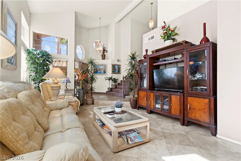 2000 Summit Pointe, Las Vegas, NV 89117