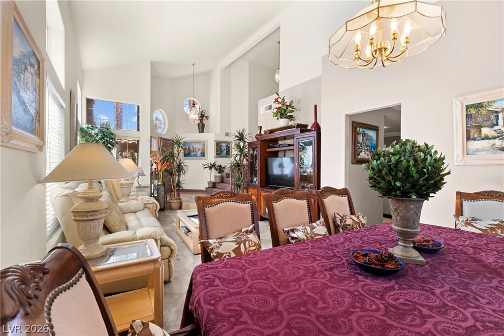 2000 Summit Pointe, Las Vegas, NV 89117