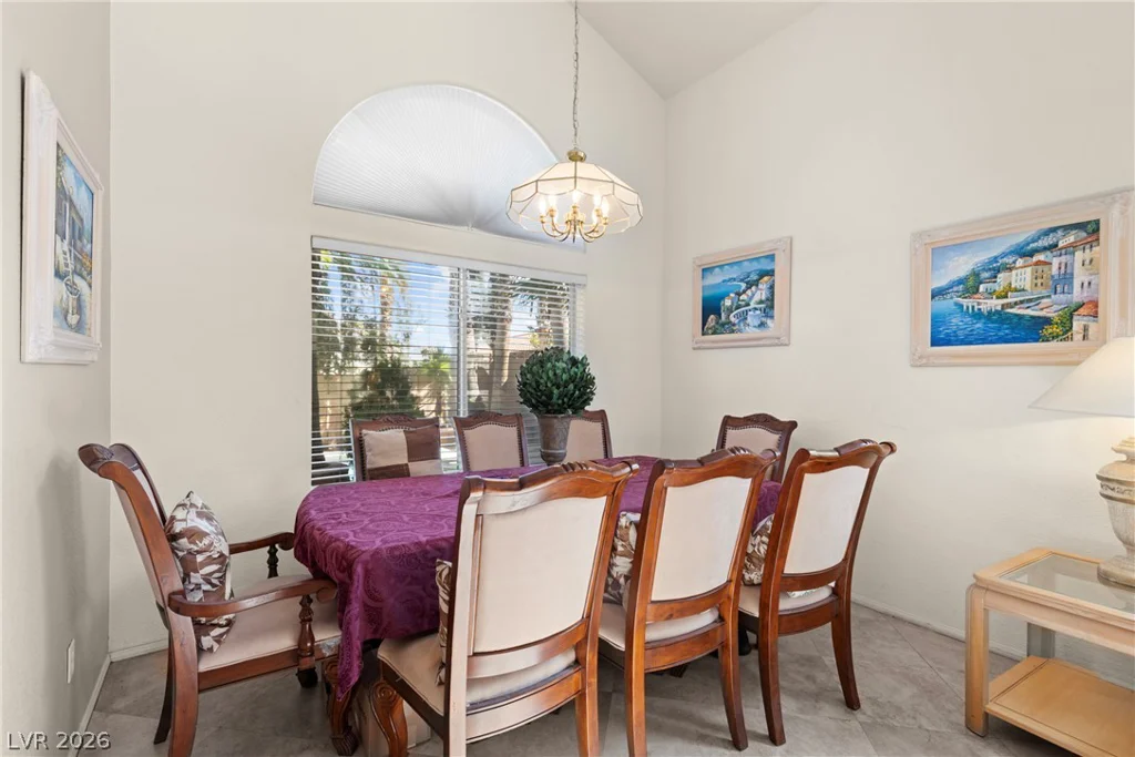 2000 Summit Pointe, Las Vegas, NV 89117
