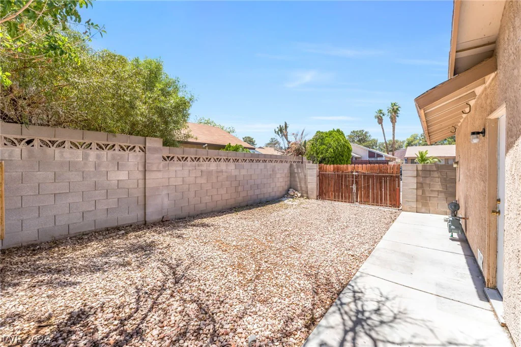1805 Starbuck, Las Vegas, NV 89108