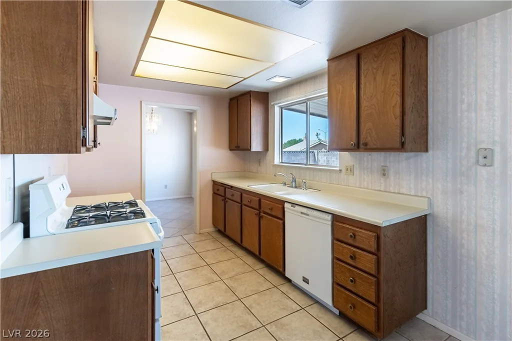 1848 Golden Shadow, Henderson, NV 89002