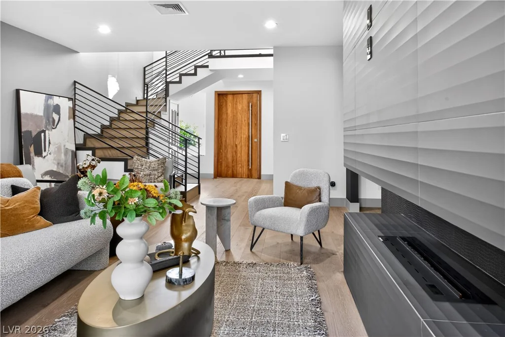 2861 Queens Courtyard, Las Vegas, NV 89109
