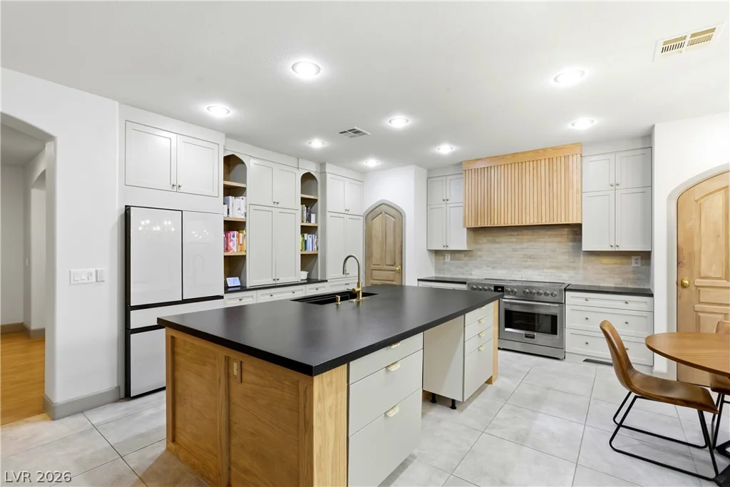 9404 Forest Edge, Las Vegas, NV 89149