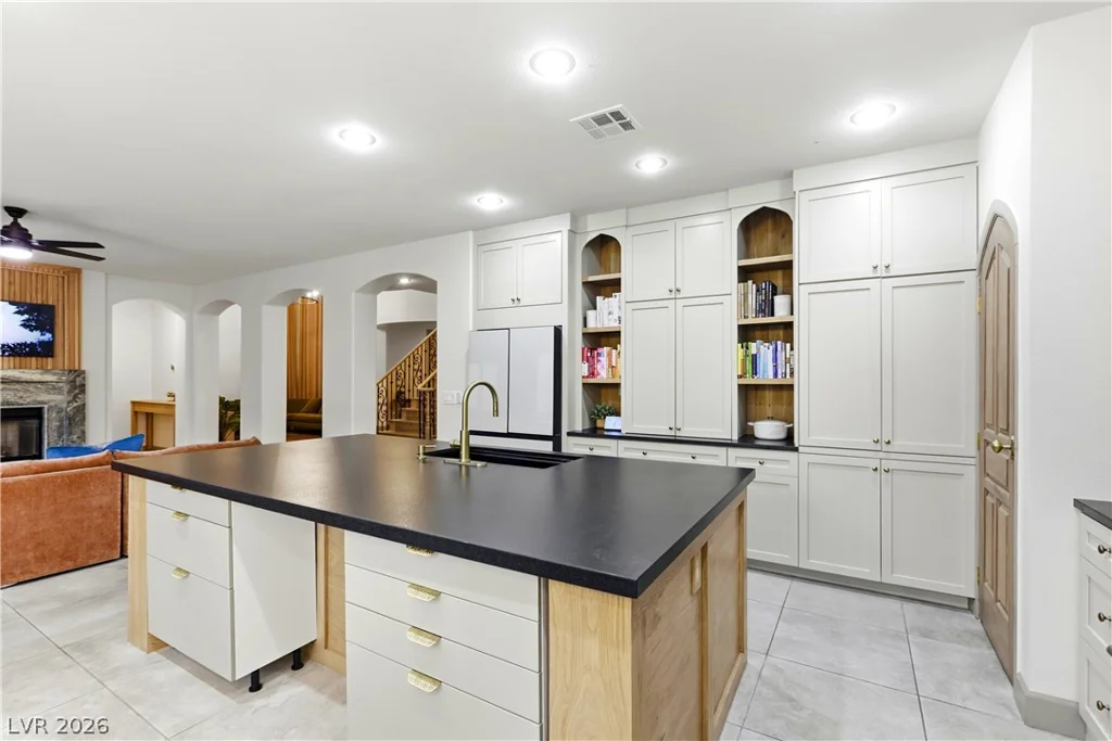 9404 Forest Edge, Las Vegas, NV 89149