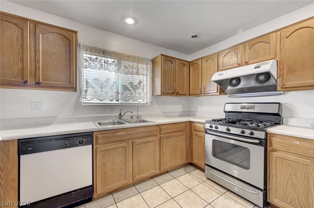 6086 Sunken River, Las Vegas, NV 89118
