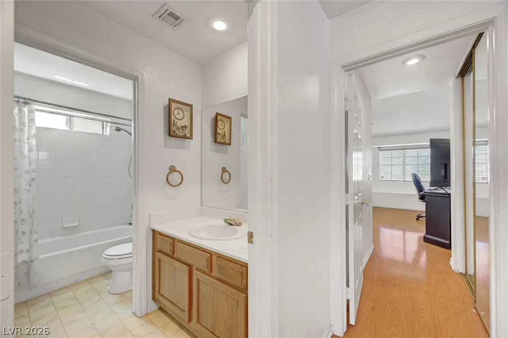 6086 Sunken River, Las Vegas, NV 89118