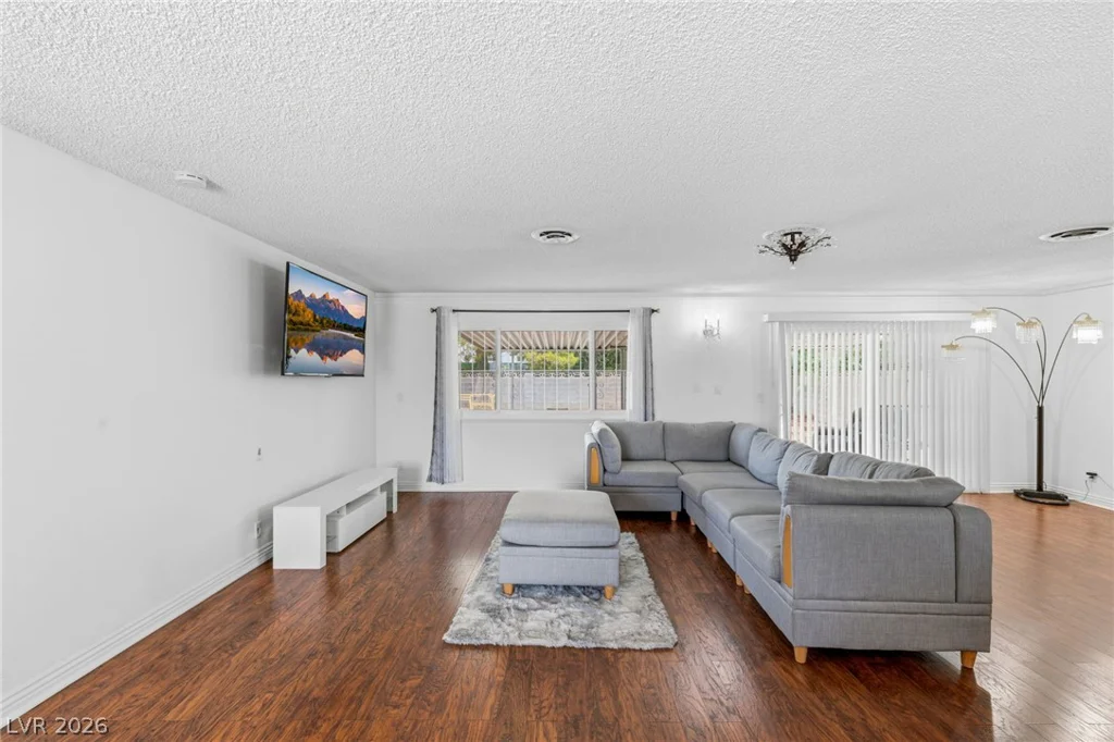 3948 Oakhill, Las Vegas, NV 89121