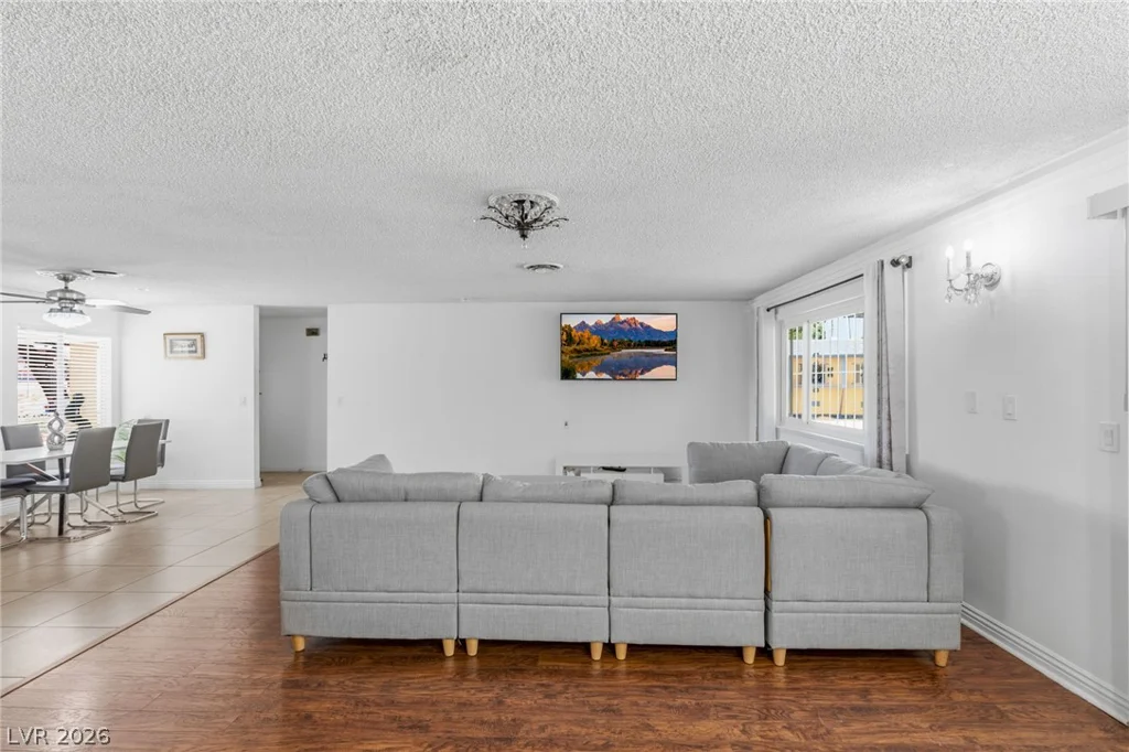 3948 Oakhill, Las Vegas, NV 89121