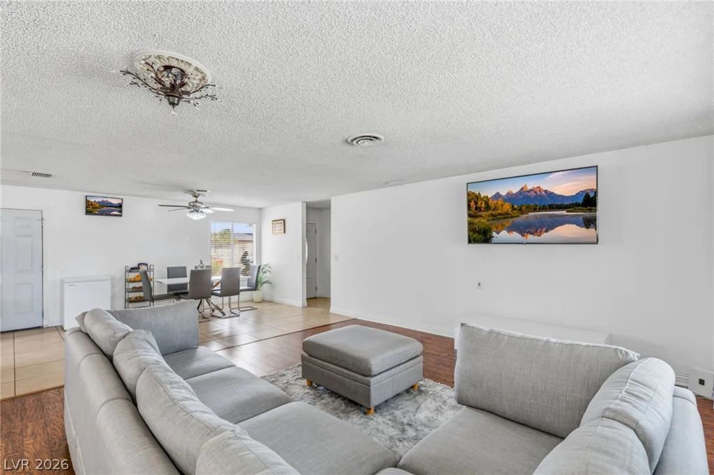 3948 Oakhill, Las Vegas, NV 89121