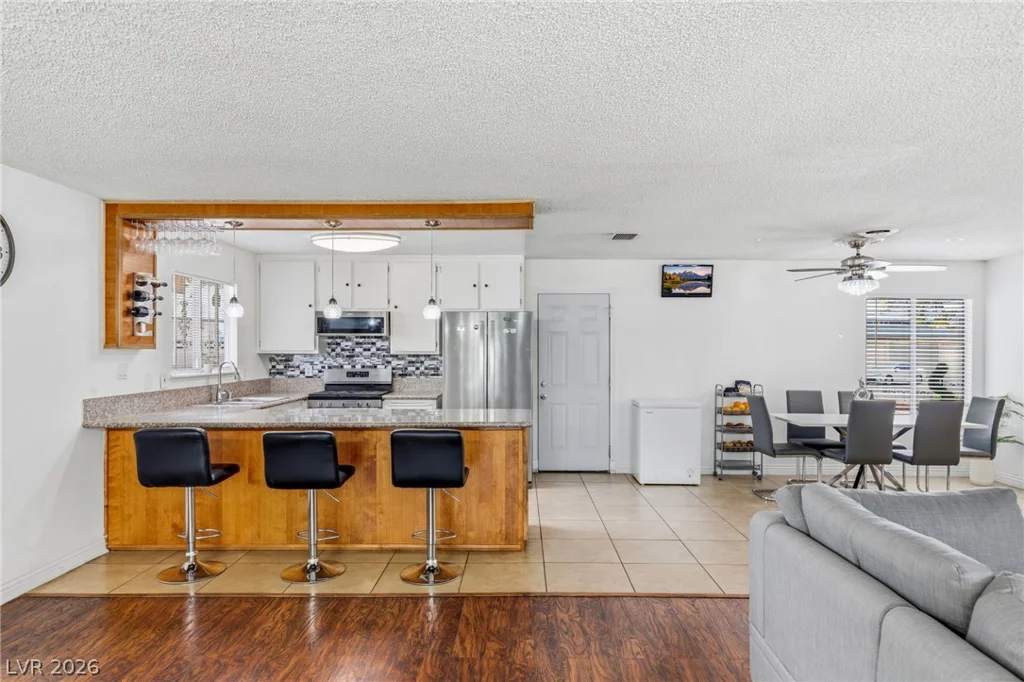 3948 Oakhill, Las Vegas, NV 89121
