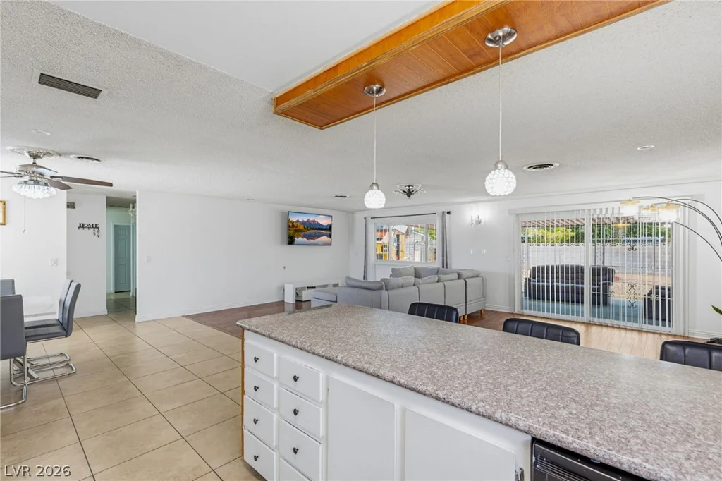 3948 Oakhill, Las Vegas, NV 89121