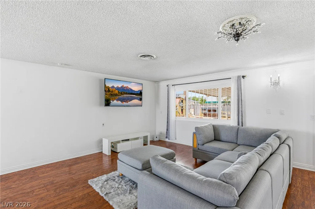 3948 Oakhill, Las Vegas, NV 89121
